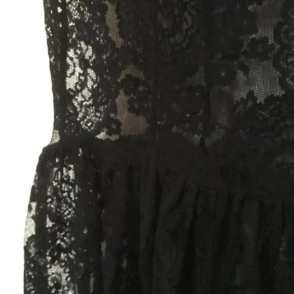 ❌SOLD❌ Black sleeveless floral lace fit’n’flare dress - Picture 3 of 7